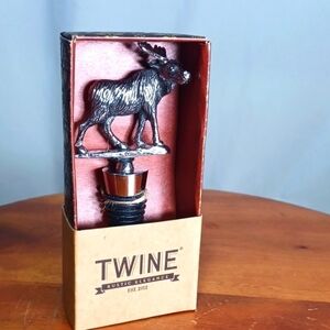 Twine Rustic Holiday moose wine bottle stopper